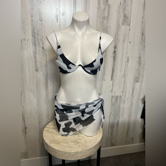 Cow bikini - Picture 1 of 7